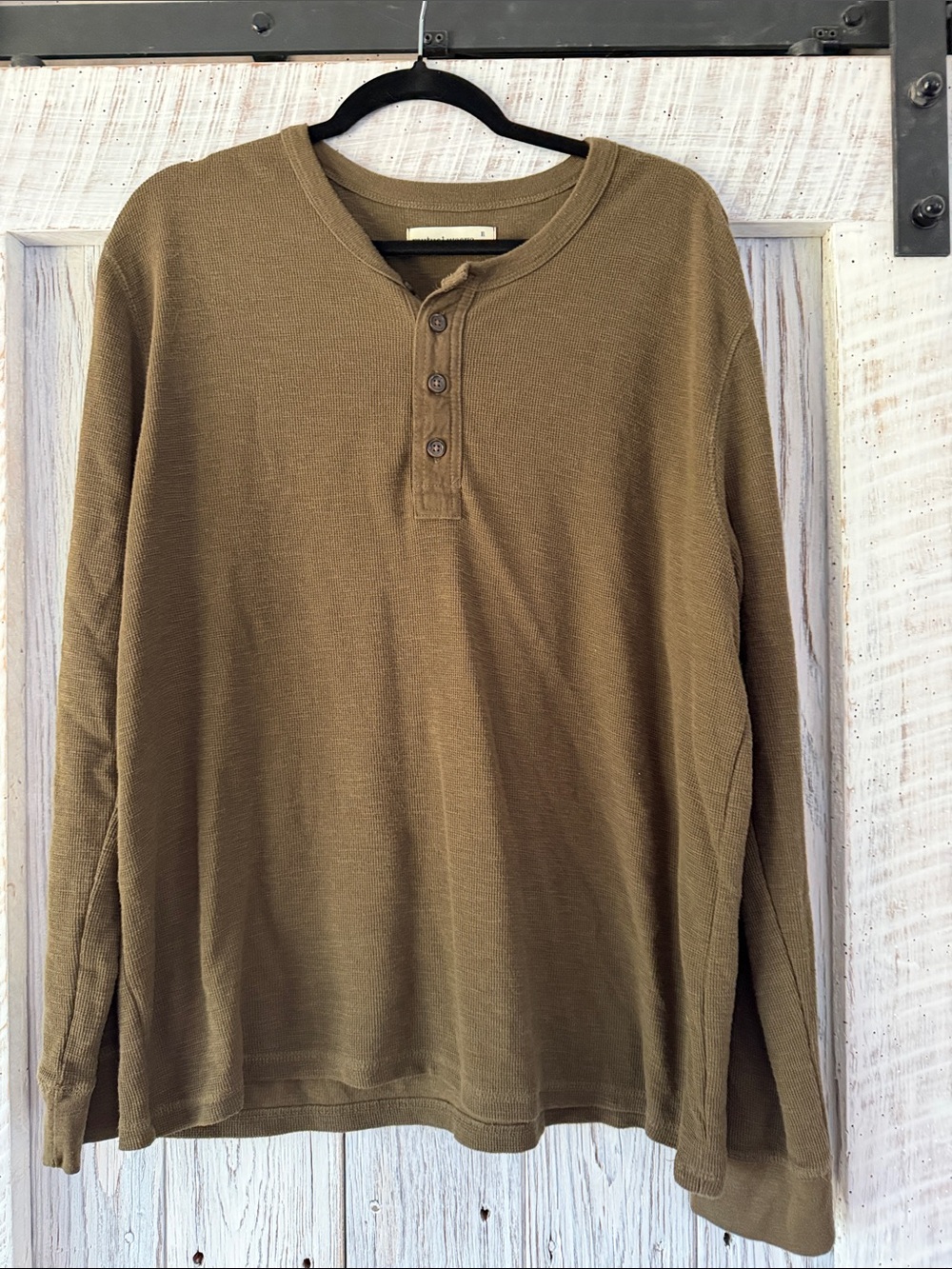 Men's Long-Sleeve Henley in Olive